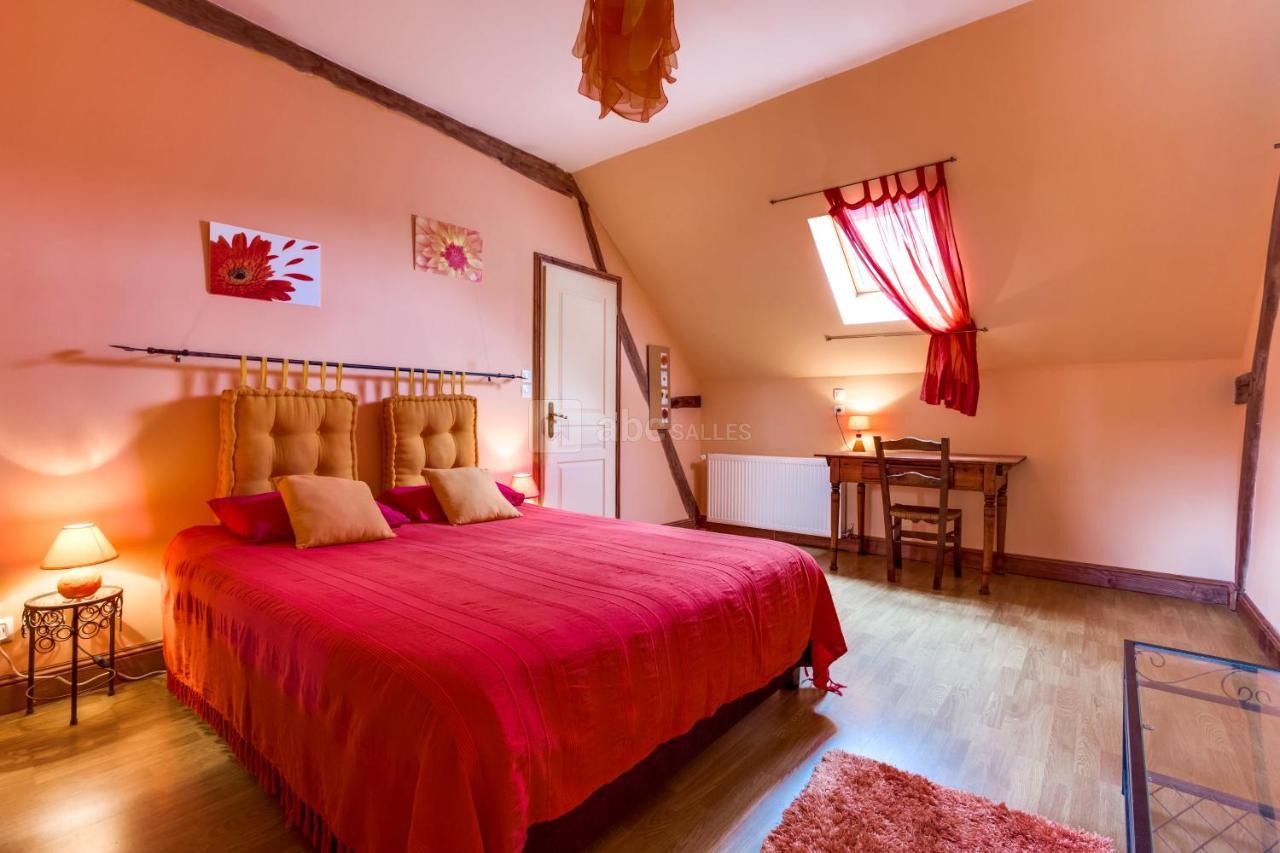 アヴァレ La Ferme De L'Isle Et Sa Roulotte Bed & Breakfast エクステリア 写真