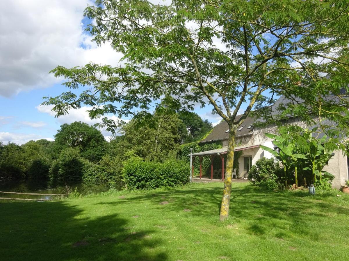 アヴァレ La Ferme De L'Isle Et Sa Roulotte Bed & Breakfast エクステリア 写真
