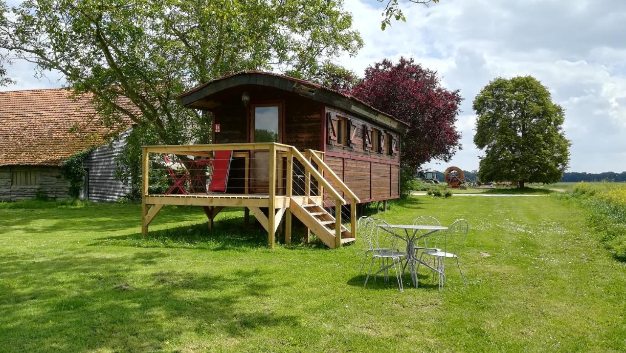 アヴァレ La Ferme De L'Isle Et Sa Roulotte Bed & Breakfast エクステリア 写真