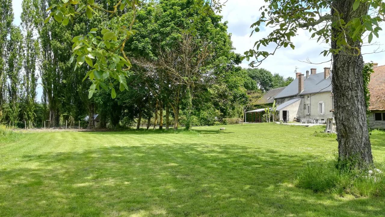 アヴァレ La Ferme De L'Isle Et Sa Roulotte Bed & Breakfast エクステリア 写真