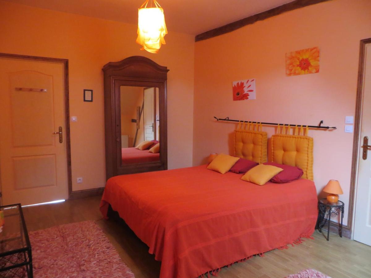 アヴァレ La Ferme De L'Isle Et Sa Roulotte Bed & Breakfast エクステリア 写真
