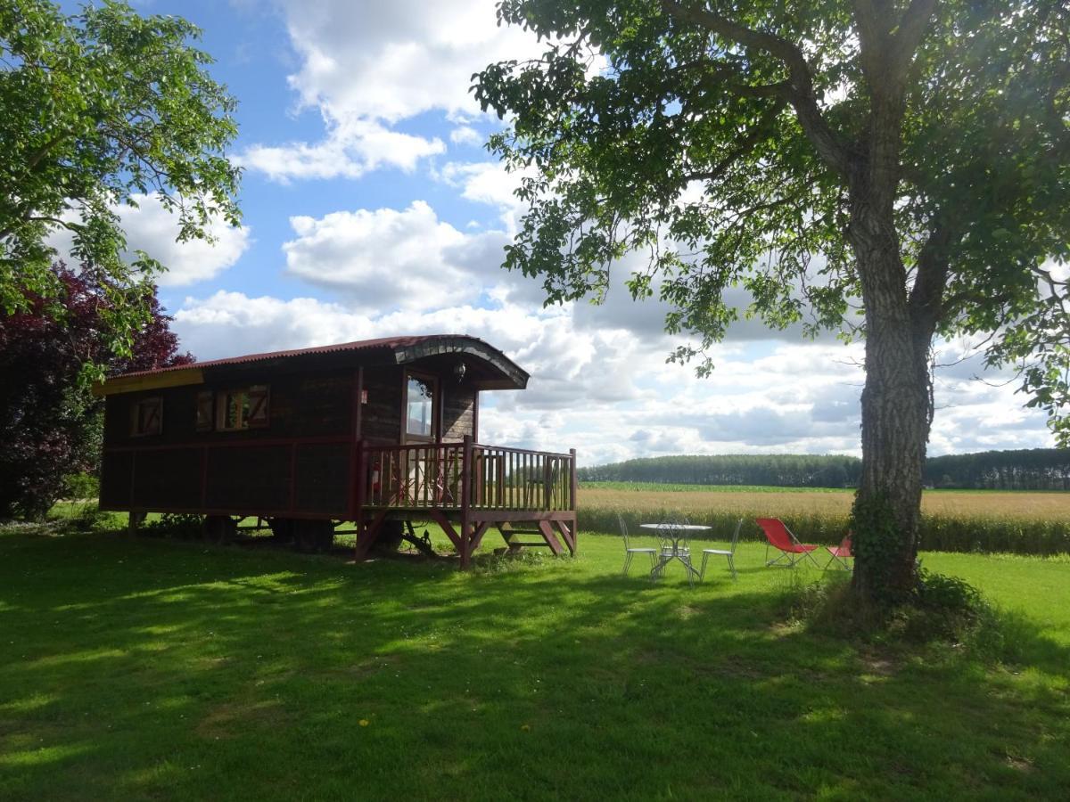 アヴァレ La Ferme De L'Isle Et Sa Roulotte Bed & Breakfast エクステリア 写真