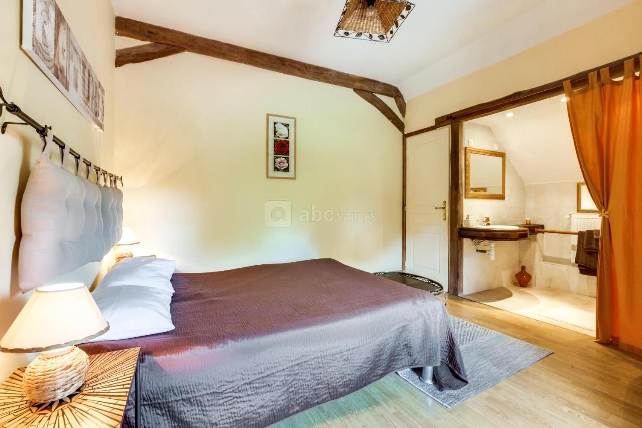 アヴァレ La Ferme De L'Isle Et Sa Roulotte Bed & Breakfast エクステリア 写真