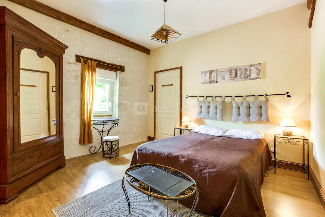 アヴァレ La Ferme De L'Isle Et Sa Roulotte Bed & Breakfast エクステリア 写真