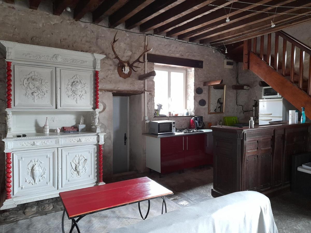 アヴァレ La Ferme De L'Isle Et Sa Roulotte Bed & Breakfast エクステリア 写真