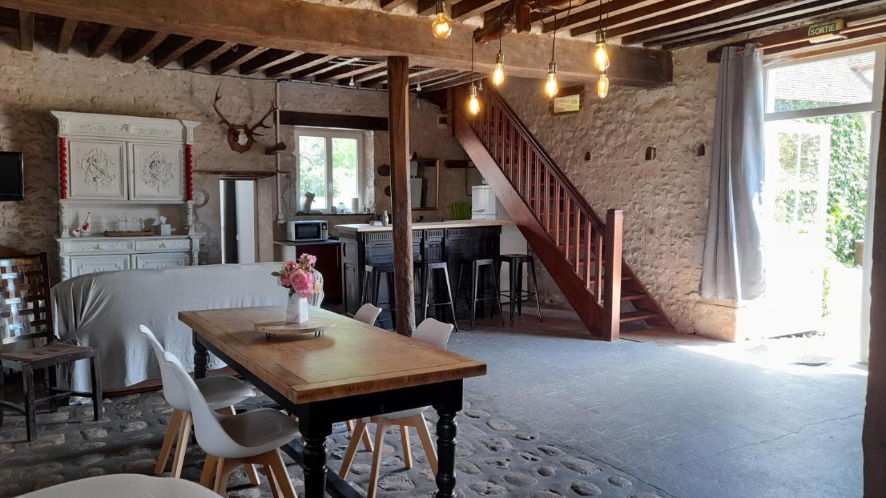 アヴァレ La Ferme De L'Isle Et Sa Roulotte Bed & Breakfast エクステリア 写真