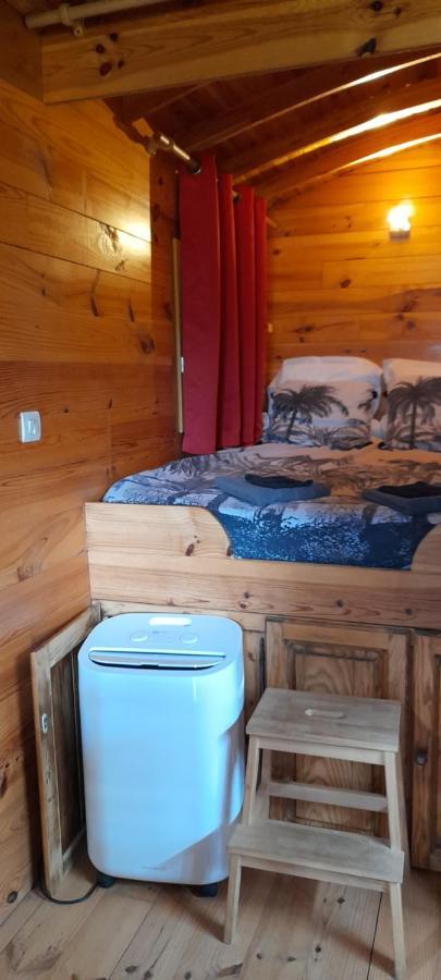アヴァレ La Ferme De L'Isle Et Sa Roulotte Bed & Breakfast エクステリア 写真