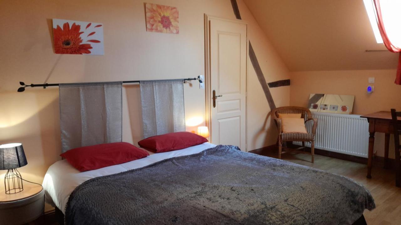 アヴァレ La Ferme De L'Isle Et Sa Roulotte Bed & Breakfast エクステリア 写真